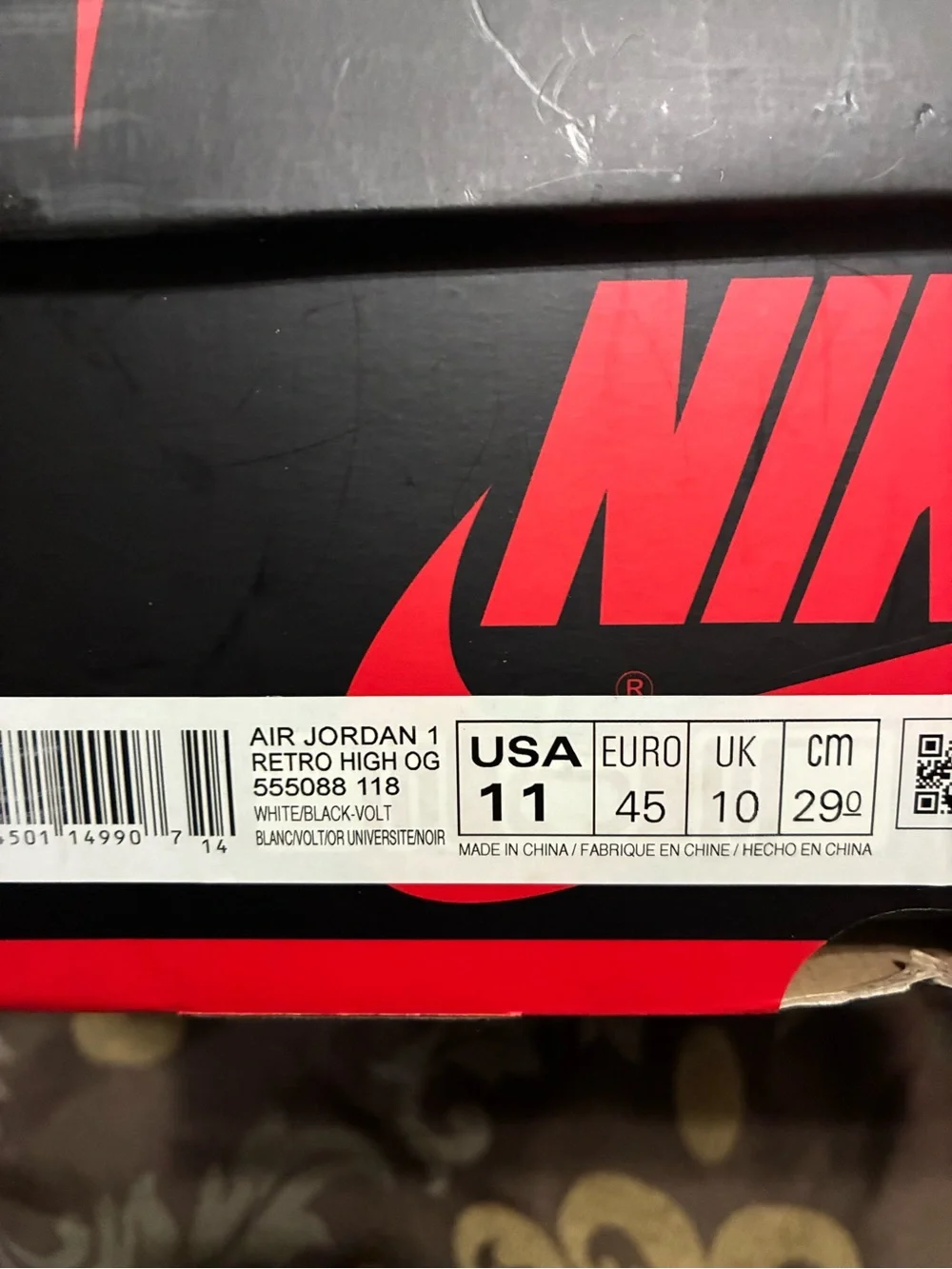 Air Jordan 1 Retro High-Top Men’s Sneakers in White, Black & Yellow